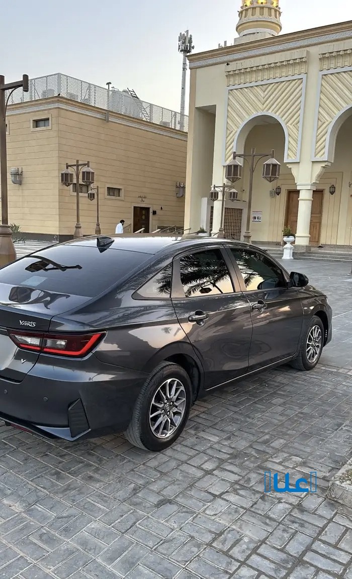 سياره للبيع يارس 2024