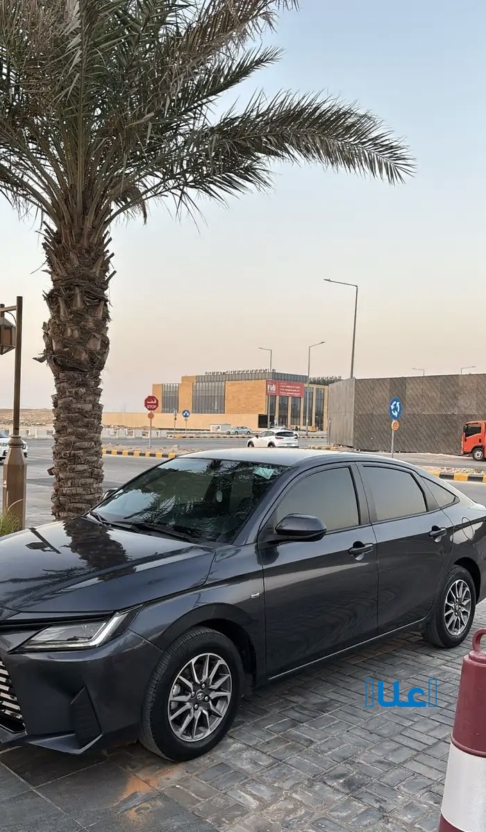 سياره للبيع يارس 2024