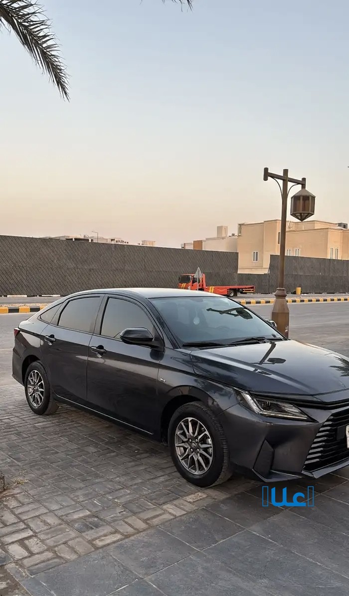 سياره للبيع يارس 2024